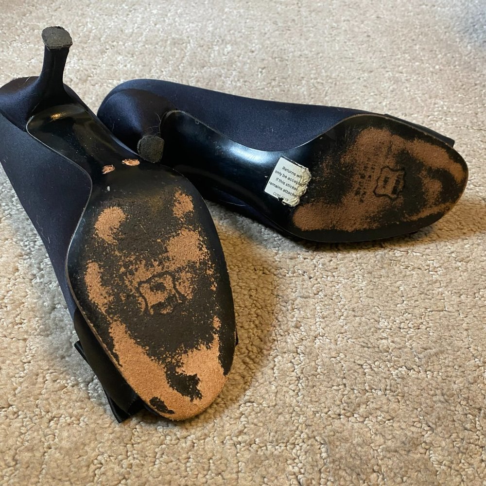 Stuart Weitzman satin pump - Picture 5 of 6